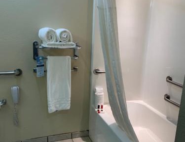 Queen Room - Disability Access/Non-Smoking
