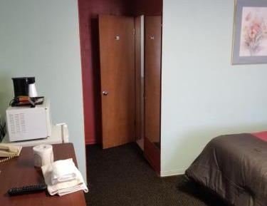 Queen Room - Non-Smoking