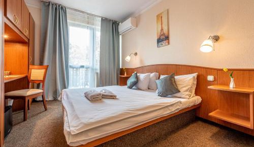 Double or Twin Room with Private Bathroom