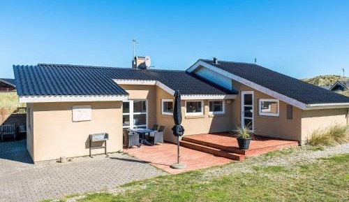 Three-Bedroom Holiday Home 