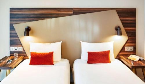 Studio with Twin Beds