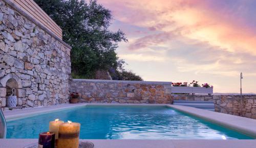 Two-Bedroom Villa with Pool and Hot Tub