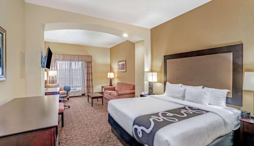 Deluxe King Room with Mobility/Hearing Impaired Access - Non-Smoking