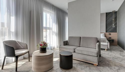 King Studio with Sofa Bed