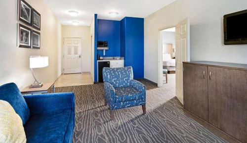 King Suite with Countryside View - Non-Smoking