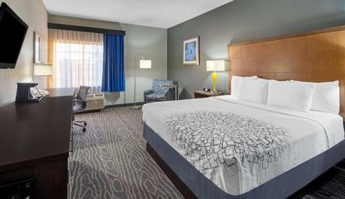 Deluxe King Room - Non-Smoking