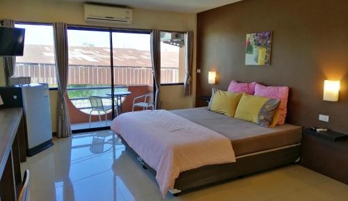 Deluxe Room (2 Adults + 1 Child)