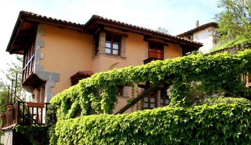 Two-Bedroom House with Terrace