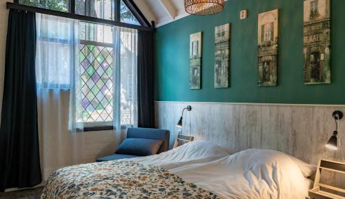 Deluxe Room (2 Adults + 1 Child)