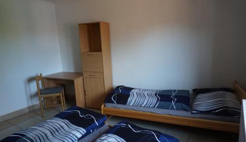 Basic Triple Room with Shared Bathroom