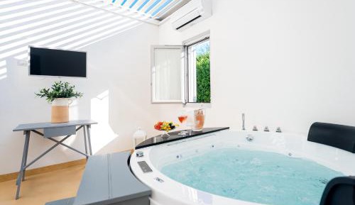 King Room with Spa Bath
