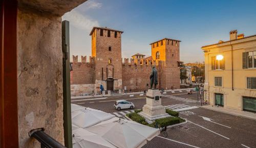 One-Bedroom Suite with Castle View