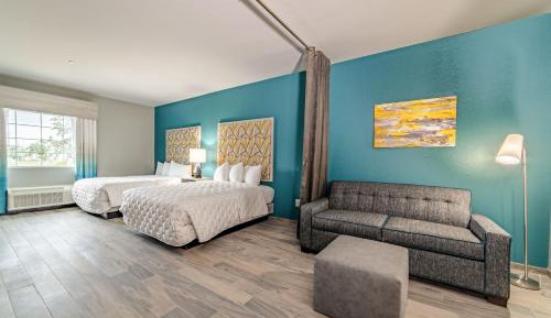 Deluxe Queen Suite