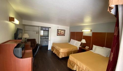 Queen Room with Two Queen Beds - Non-Smoking