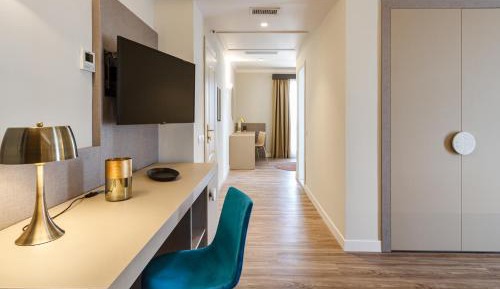 Deluxe Family Room