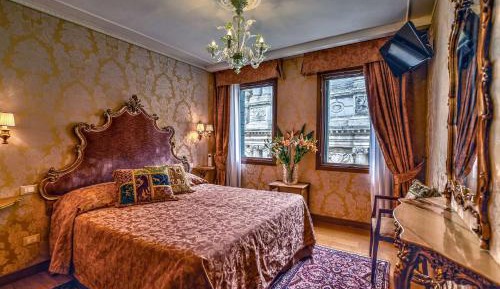 Deluxe Double or Twin Room with City View