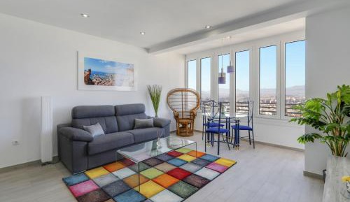 One-Bedroom Apartment with Mountain View 28th floor