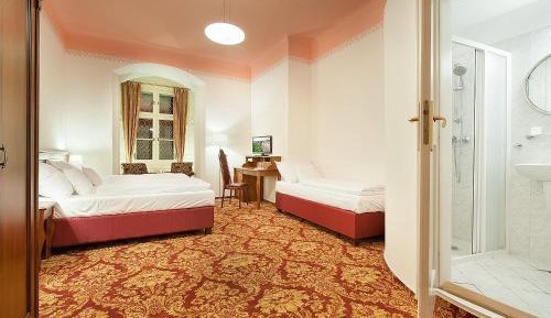 Double room with extra bed and view