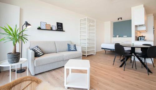 Studio with Sea View and Balcony