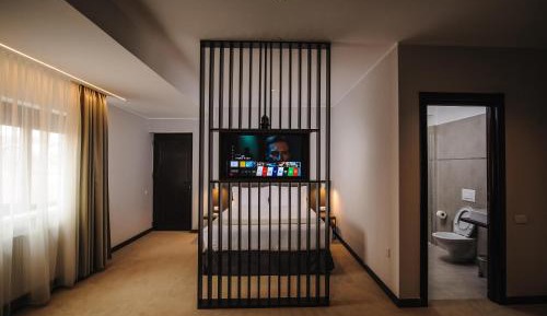 Deluxe Queen Suite