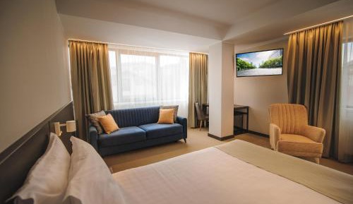 Deluxe King Suite