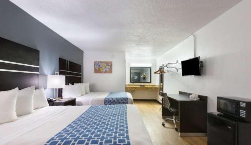 Queen Room with Two Queen Beds - Non-Smoking