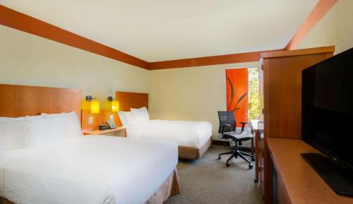 2 Full Beds, Mobility/Hearing Impaired Accessible Room, w/grab bars Non-Smoking