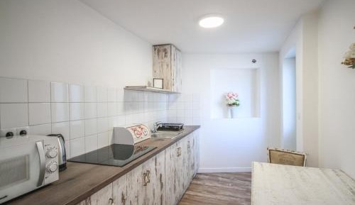 Studio with Pool Access
