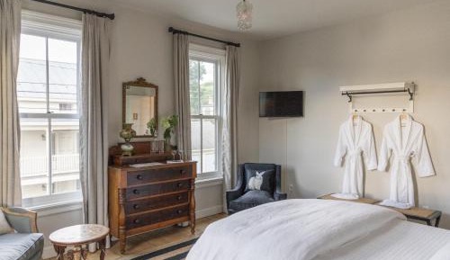 Standard Queen Room