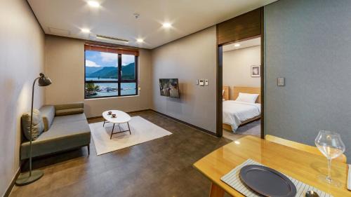 Suite with Lake View