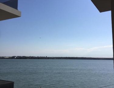 Apartment with Lake View