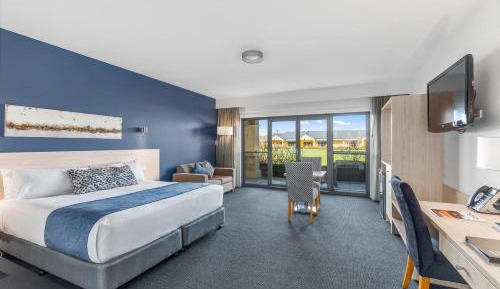 Deluxe King Suite