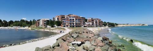 One-Bedroom Apartment with Sea View