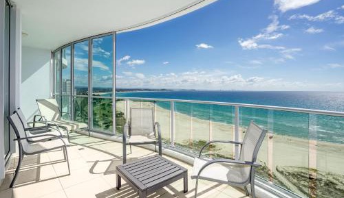 Luxury Three-Bedroom Apartment