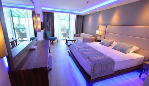 Deluxe Double Room with Forest View