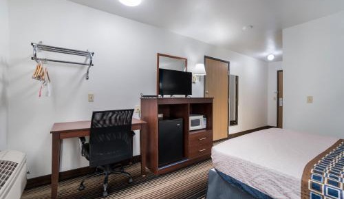 1 Queen Bed Accessible
