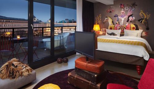 Extra Large Room
