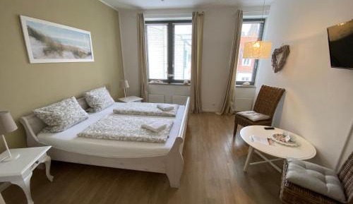 Standard Double Room with Shared Bathroom