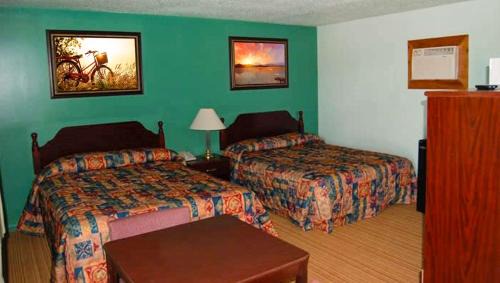 Queen Room with Two Queen Beds - Non-Smoking