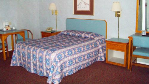 Queen Room - Non-Smoking
