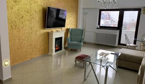 Three-Bedroom Apartment with Balcony and City View