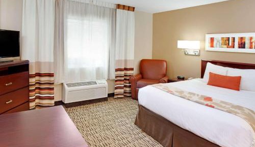 Queen Room with Roll-In Shower and Sofabed - Accessible/Non Smoking