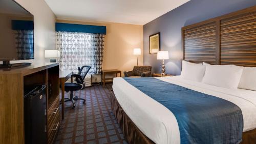 King Room with Bath Tub - Disability Access