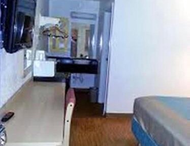 Queen Room - Disability Access - Roll in Shower