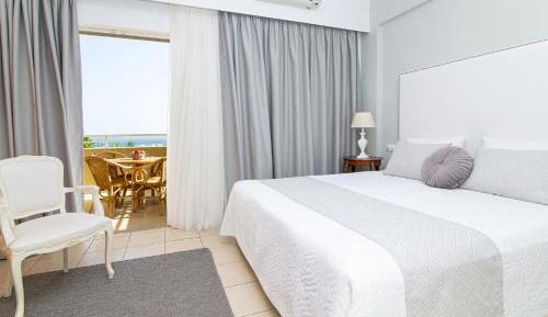 Luxury One-Bedroom Apartment with Sea View