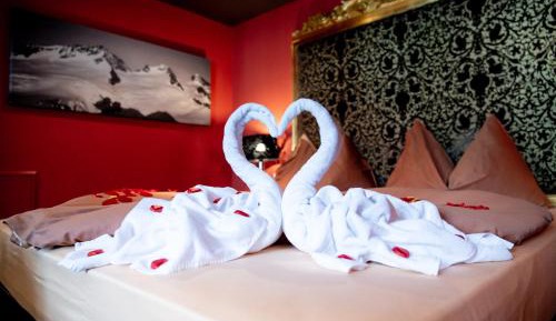 Honeymoon Suite