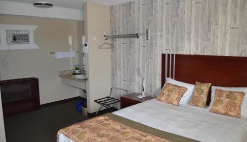 Deluxe Queen Room