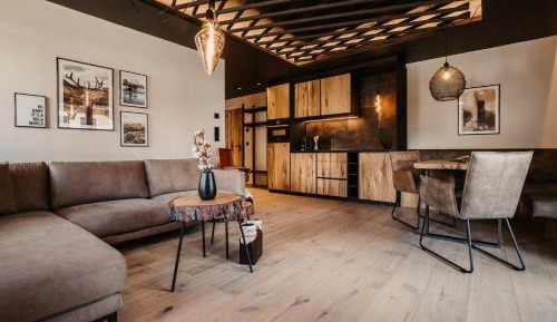 Apartment with Mountain View