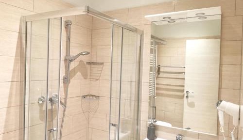 Twin Room with Private Bathroom