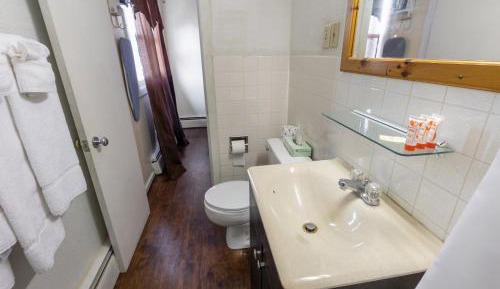 2 Queen beds and 1 single bed